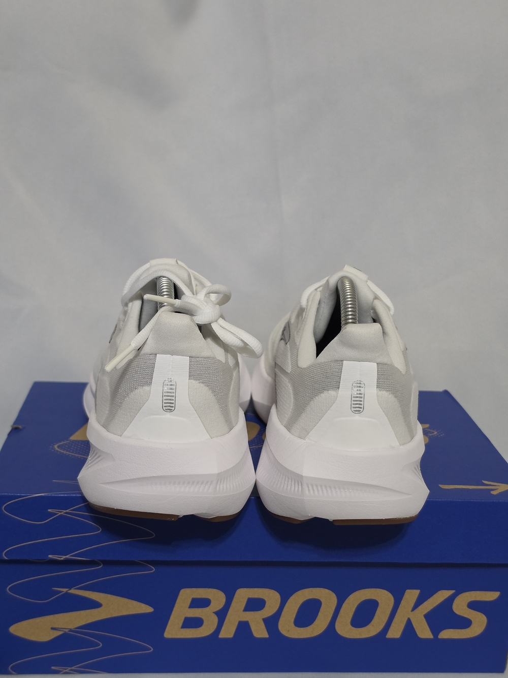 BROOKS Revel 9 White Gray Athletic Running Shoes US Women Size 10.5 (NWOT) - Picture 12 of 16